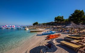 Hotel New Crystal With Private Beach
